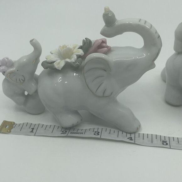 3½" Vintage Small White Elephant Figurine Flowers Baby Family Pottery Porcelain - Picture 11 of 13